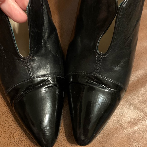 ***SOLD**** Black Chanel Split V Top Heels sz 38 - Picture 4 of 15